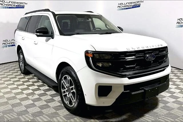 Used 2025 Oxford White Ford Active image 30