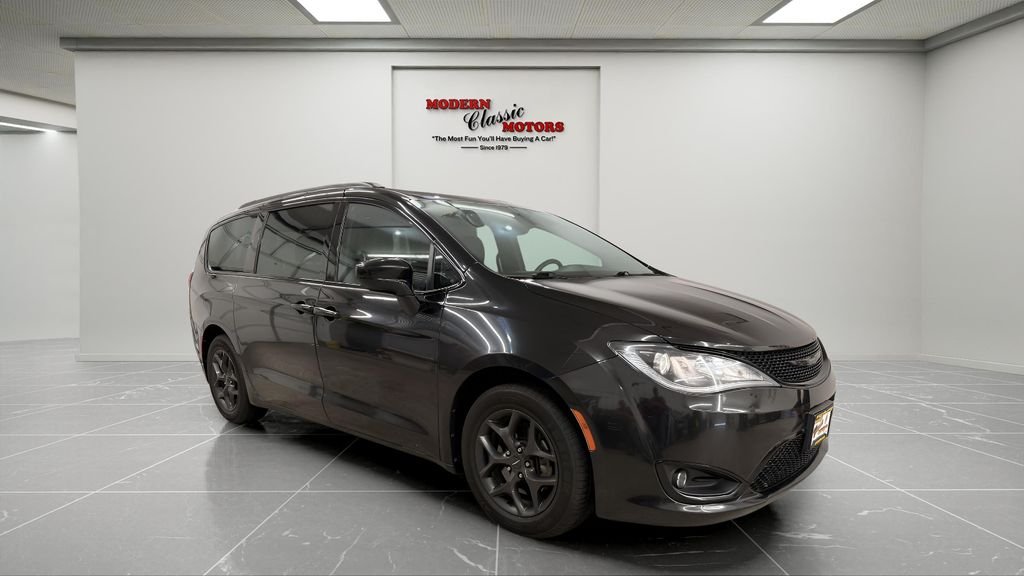 2018 Chrysler Pacifica Touring L Plus's photo