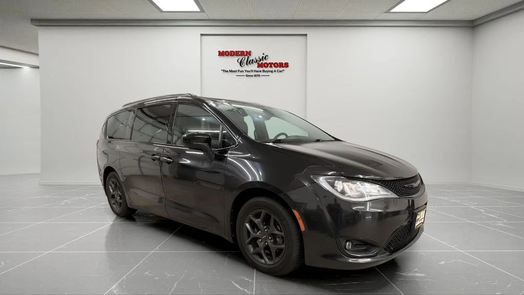 2018 Chrysler Pacifica Touring L Plus's photo