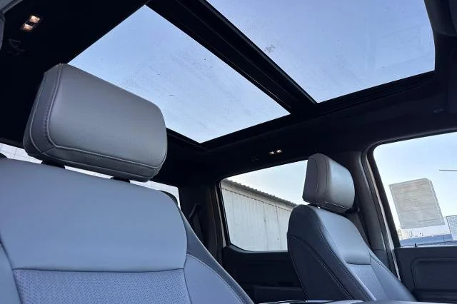 2025 Ford F-150 Lightning Lariat - Photo 18