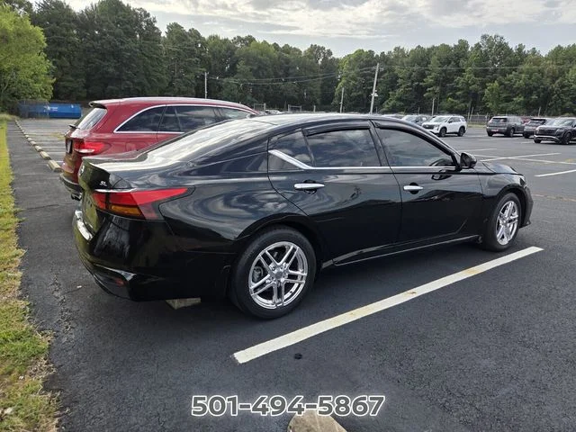 Used 2019 Black Nissan 2.5 SL image 5