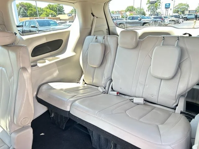 Used 2021 White Chrysler LXI image 19