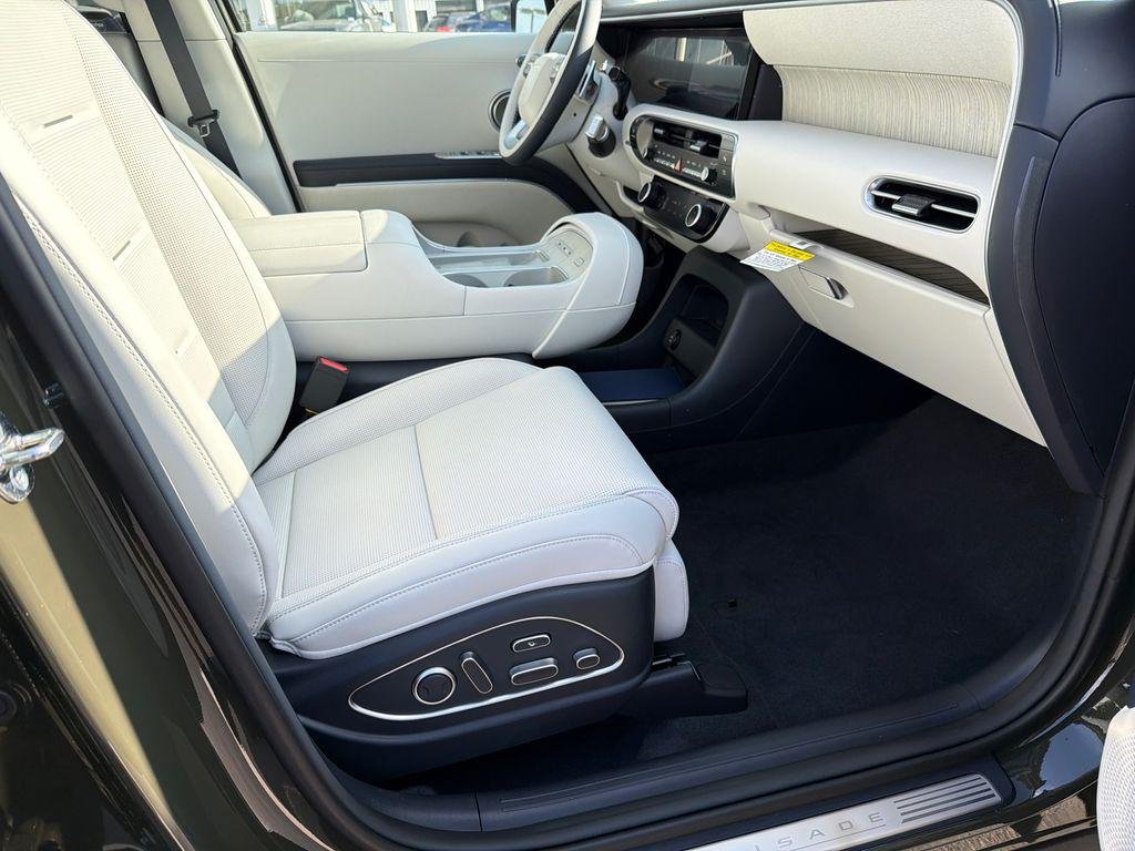 New 2026 Silver Hyundai Calligraphy FWD image 13