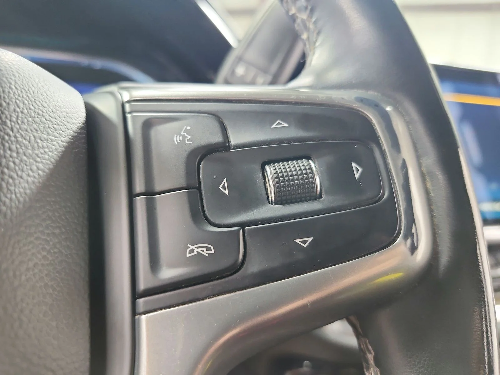 Used 2024 White Chevrolet LT image 23