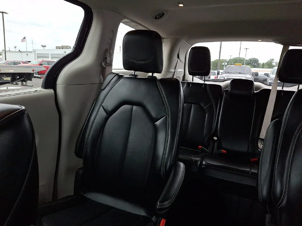 Used 2024 Diamond Black C Chrysler Touring L image 19
