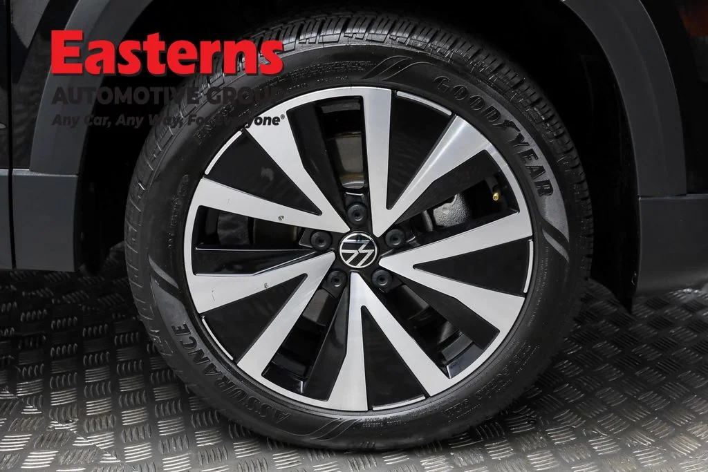 Used 2024 Black Volkswagen 1.5T SE image 30