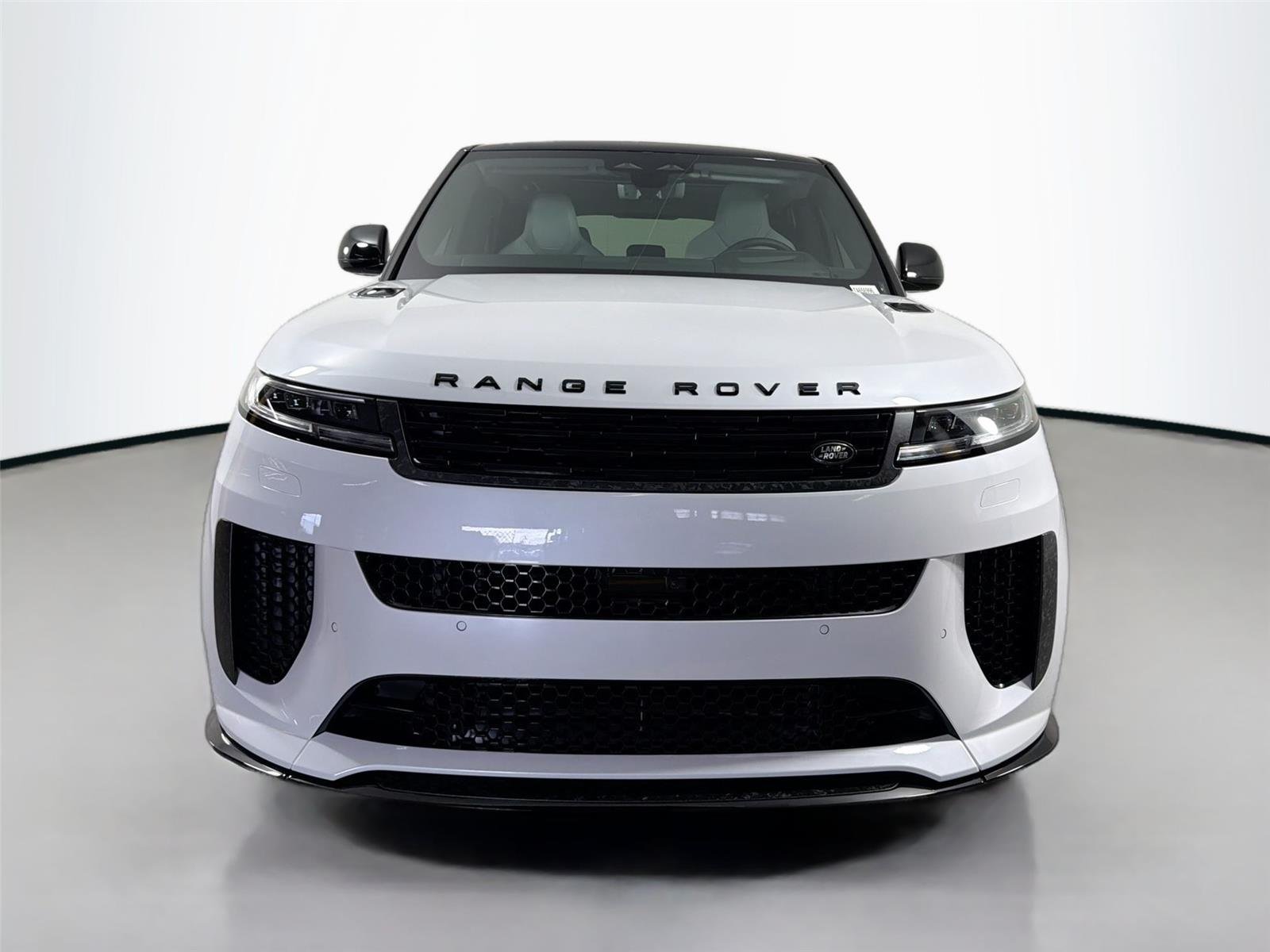 New 2026 OSTUNI PEARL WHITE Land Rover SV image 2