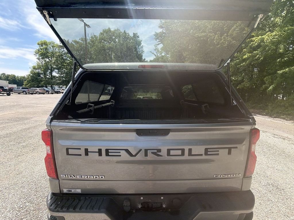 Used 2020 Gray Chevrolet Custom image 25