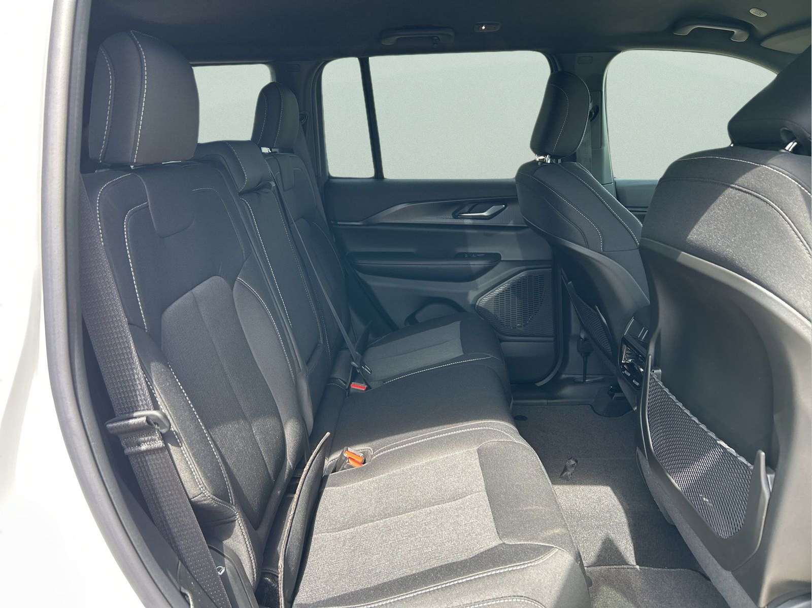 New 2026 Bright White Clear-Coat Exterior Paint Jeep Laredo image 12