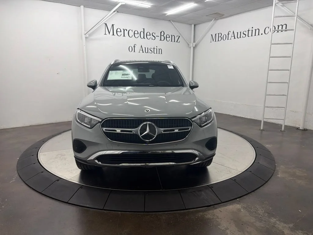 New 2027 White Mercedes-Benz GLC 300 image 2