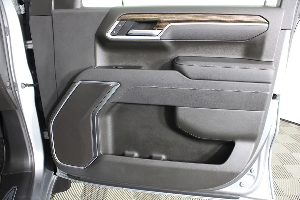 New 2026 Sterling Metallic GMC Elevation image 8