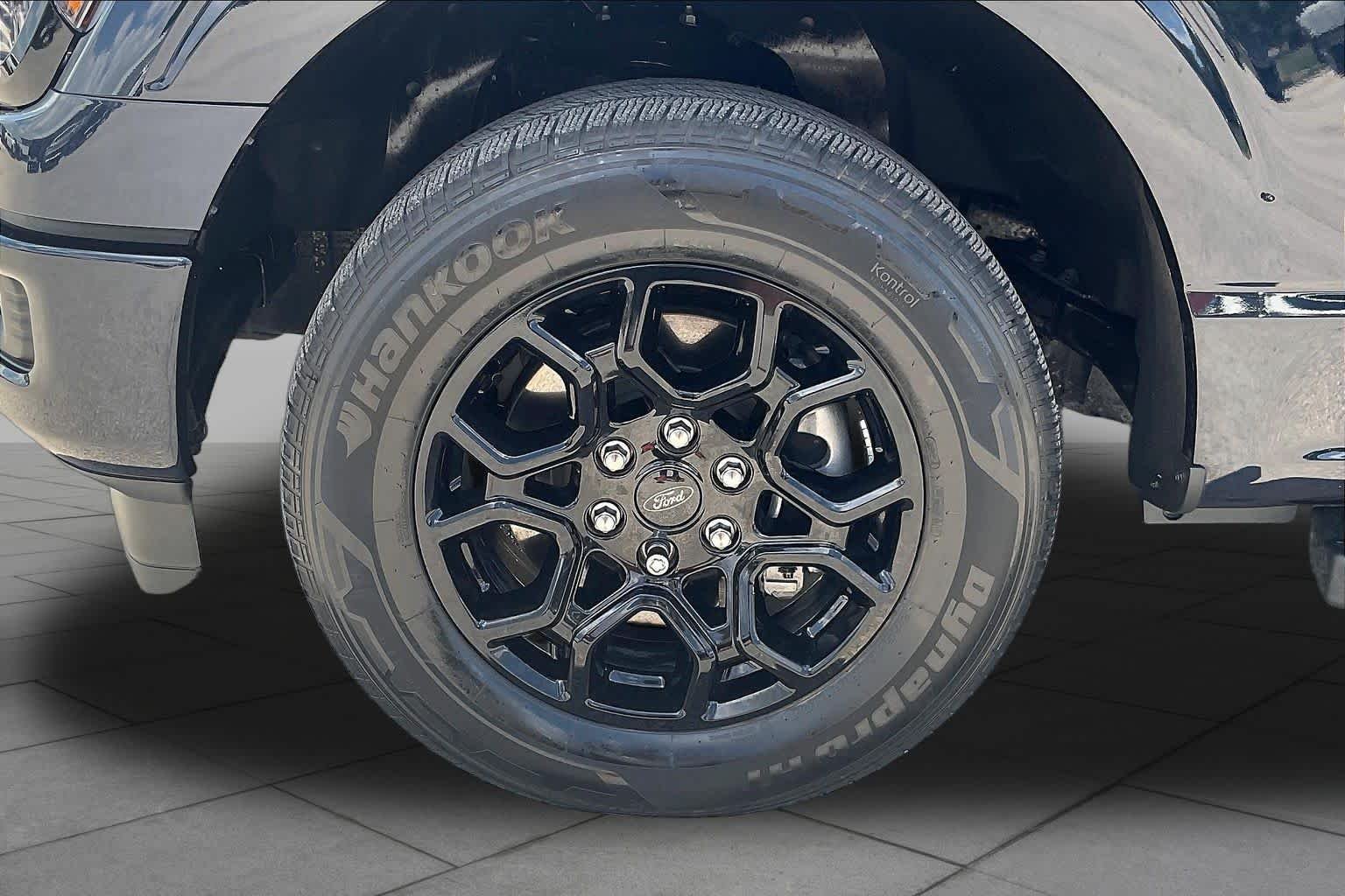 Used 2024 Antimatter Blue Ford XLT image 10