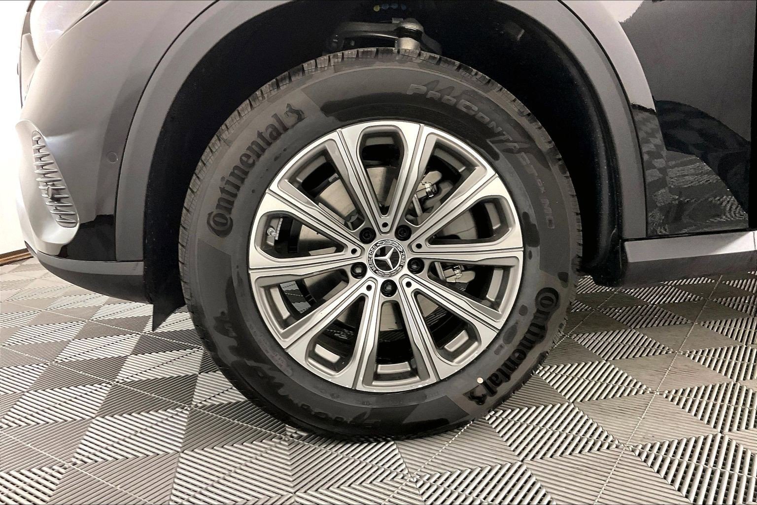 New 2026 Black Mercedes-Benz GLC 300 image 24
