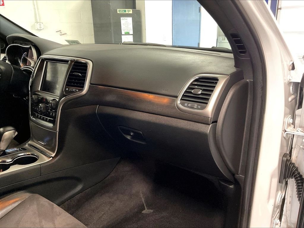 Used 2018 White Jeep Altitude image 13