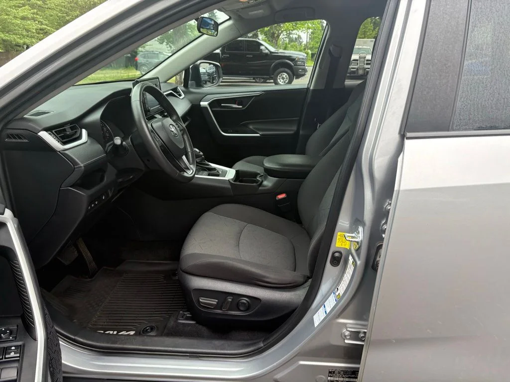 Used 2021 Silver Toyota XLE image 12