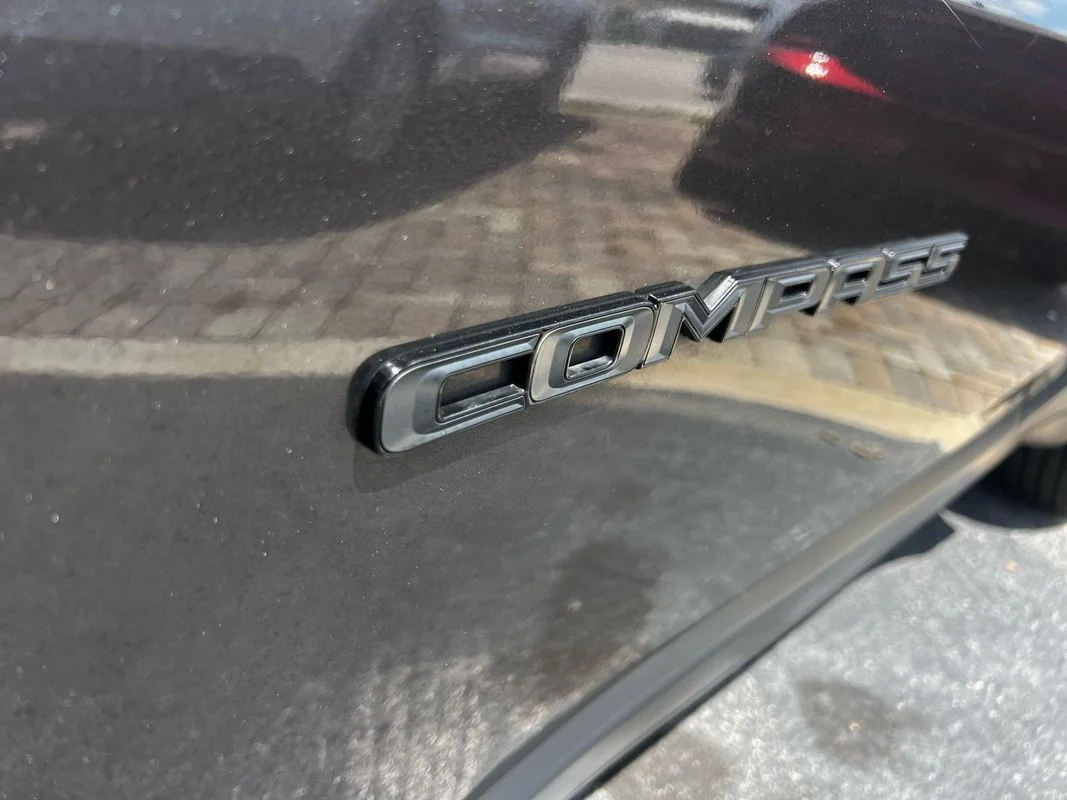 Used 2018  Jeep Altitude 4x4 image 14