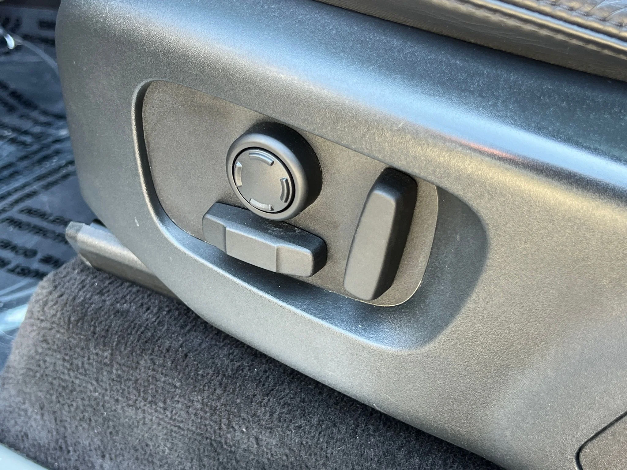 Used 2022 Black Land Rover HSE Silver Edition image 33