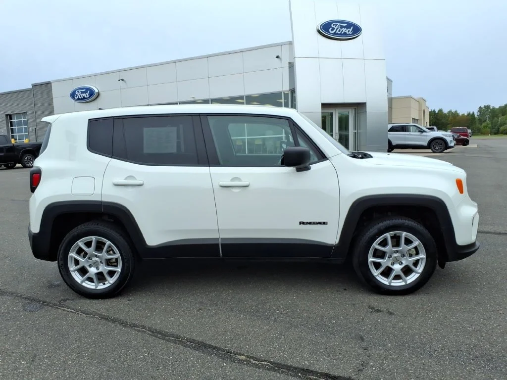 Used 2023 White Jeep Latitude image 8