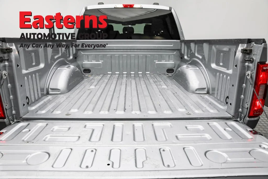 Used 2023 Silver Ford XLT image 9