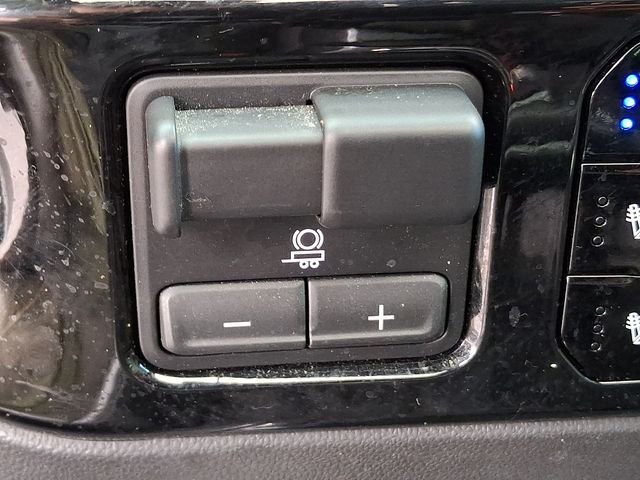 Used 2022 Beige Chevrolet ZR2 image 24