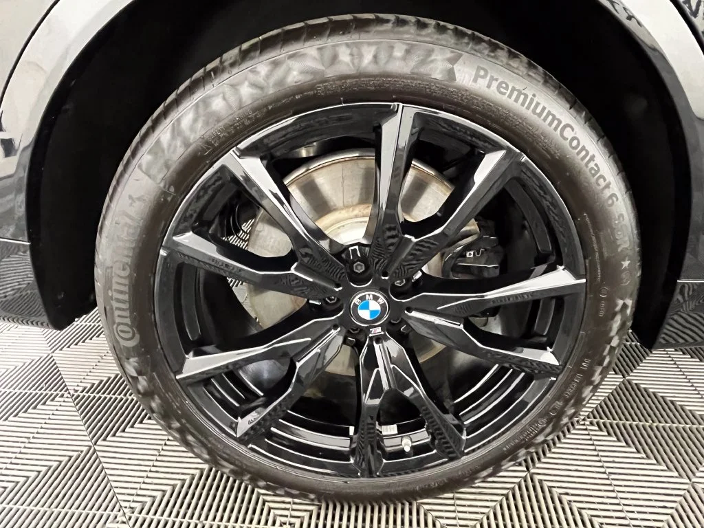 Certified Used 2027 Black Sapphire Metallic BMW M60i image 16