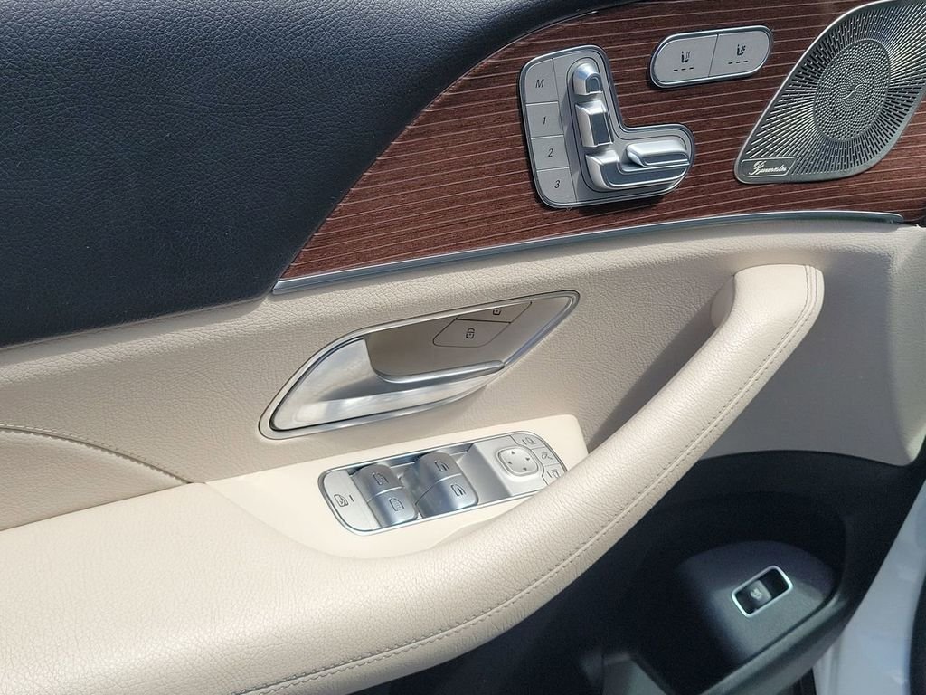 Used 2022  Mercedes-Benz GLS 450 image 24