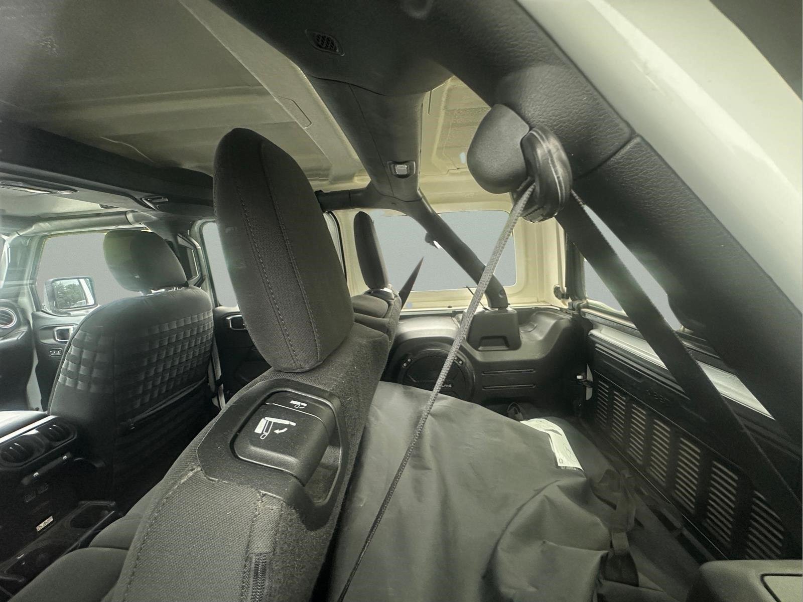 Used 2019 Bright White Clearcoat Jeep Sahara image 22