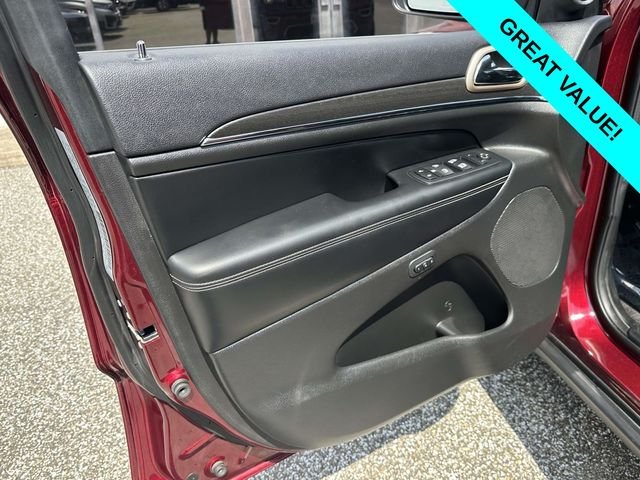 Used 2017 Red Jeep Limited image 27
