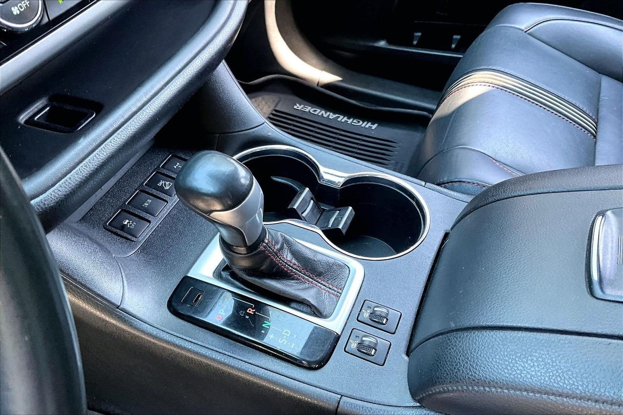 Used 2019 Red Toyota SE image 15