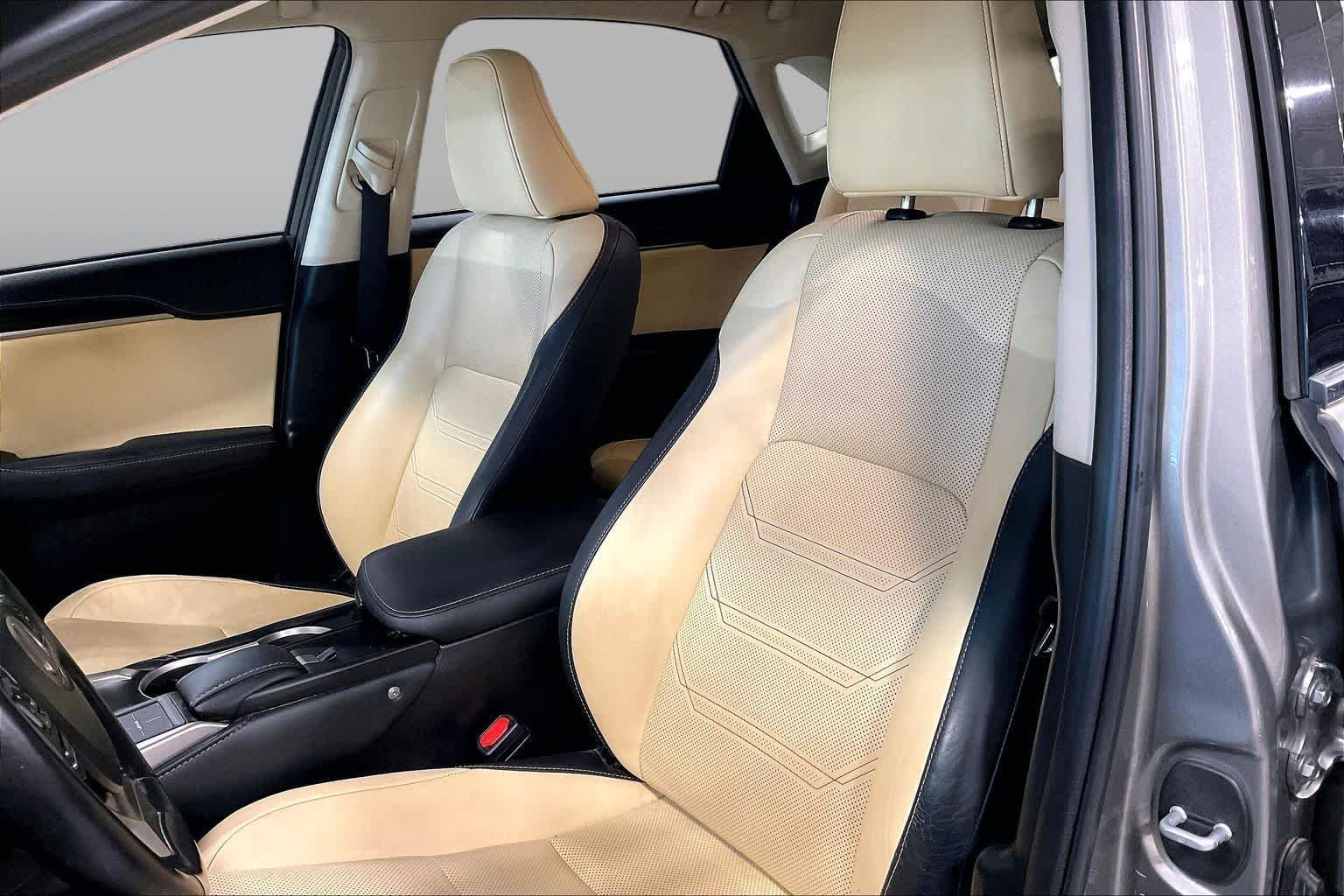 Used 2015 Atomic Silver Lexus  image 8