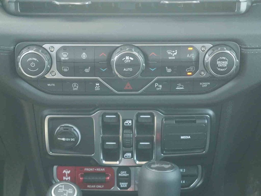 New 2026 Black Clear-Coat Exterior Paint Jeep  image 7