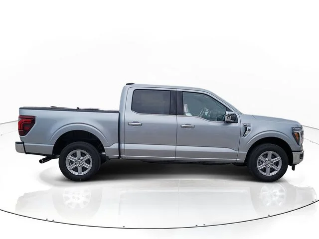 New 2026 Silver Metallic Ford Lariat image 4