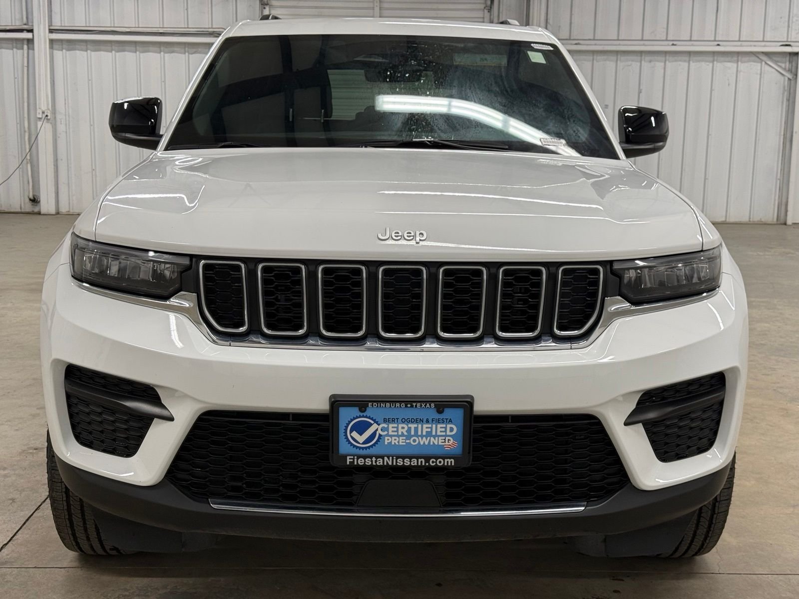 Used 2025 White Jeep Laredo image 4