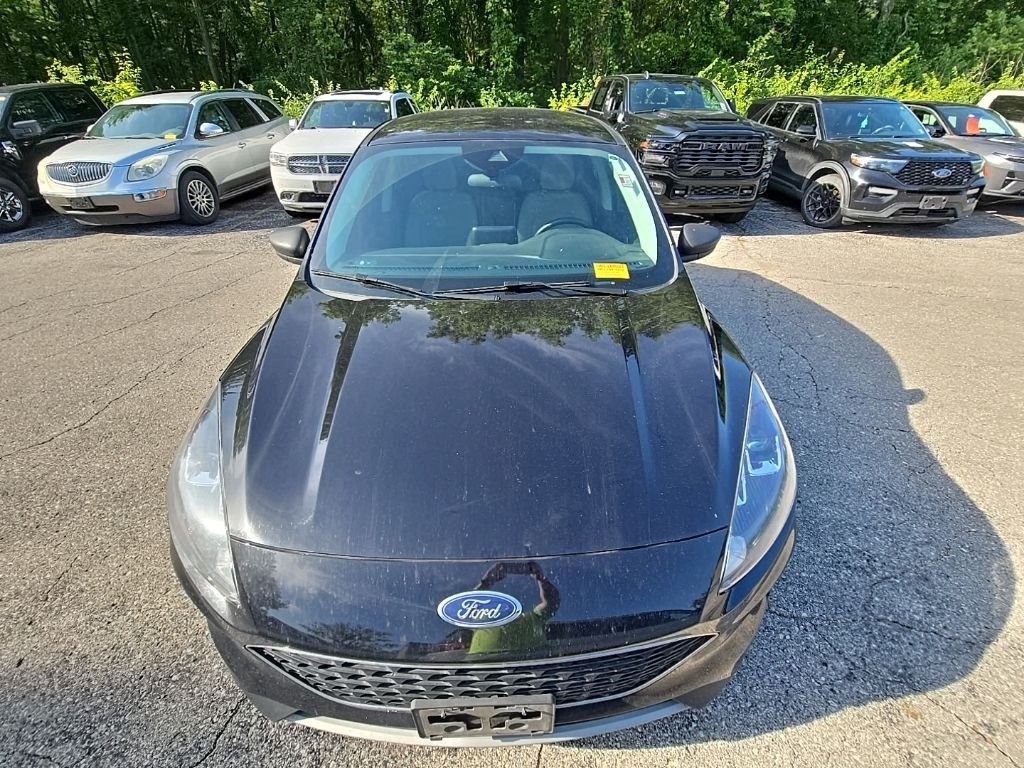 Used 2022 Black Ford SE image 13