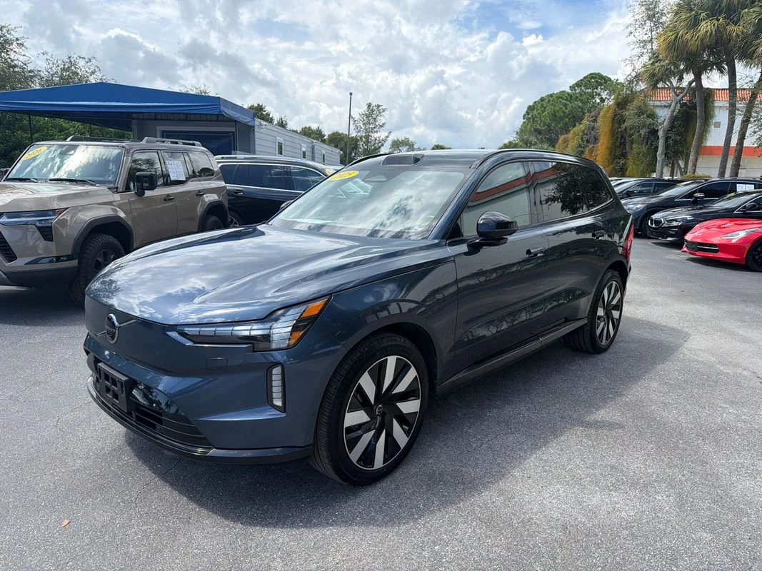 2025 Volvo EX90