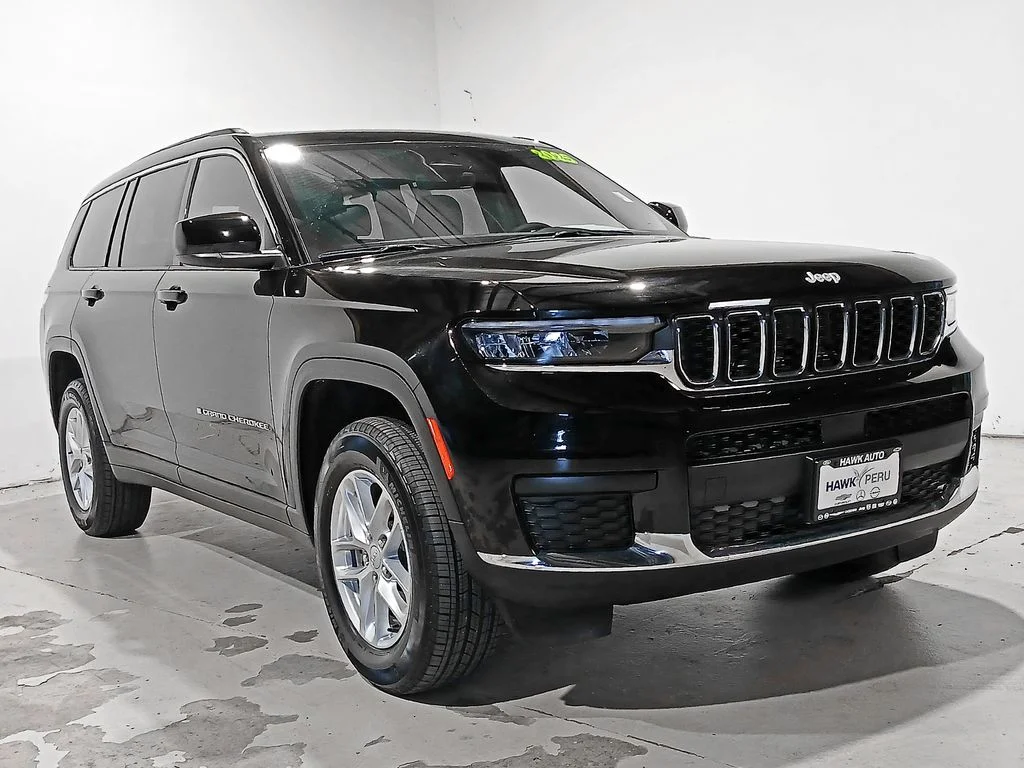 Used 2025 Black Jeep Laredo image 35