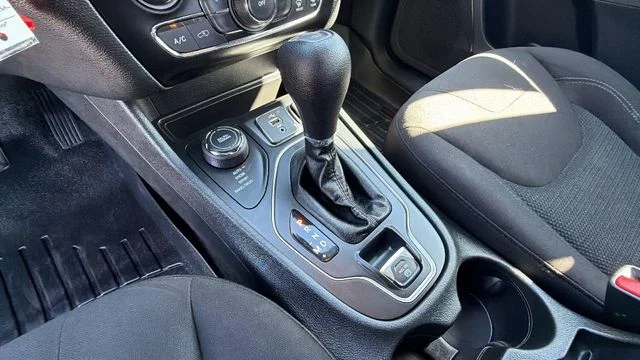 Used 2019 Green Jeep Latitude image 24