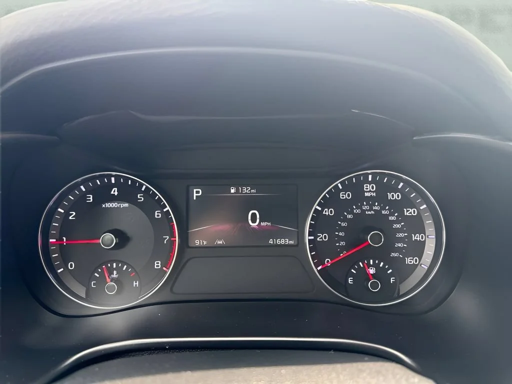 Used 2024  Kia LXS image 20
