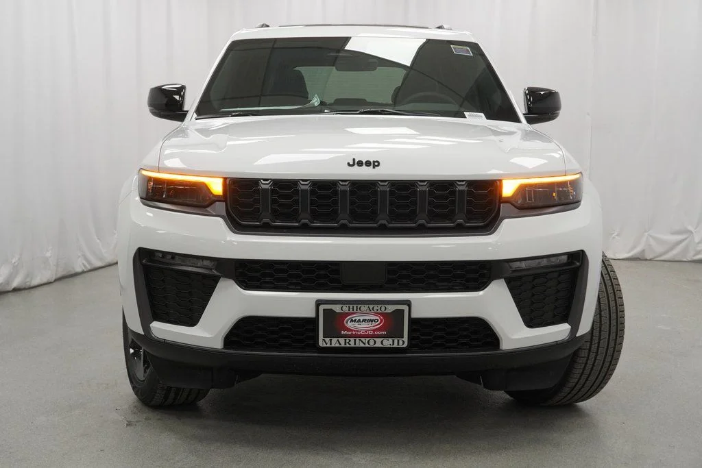 New 2026 Bright White Clear-Coat Exterior Paint Jeep Limited image 7