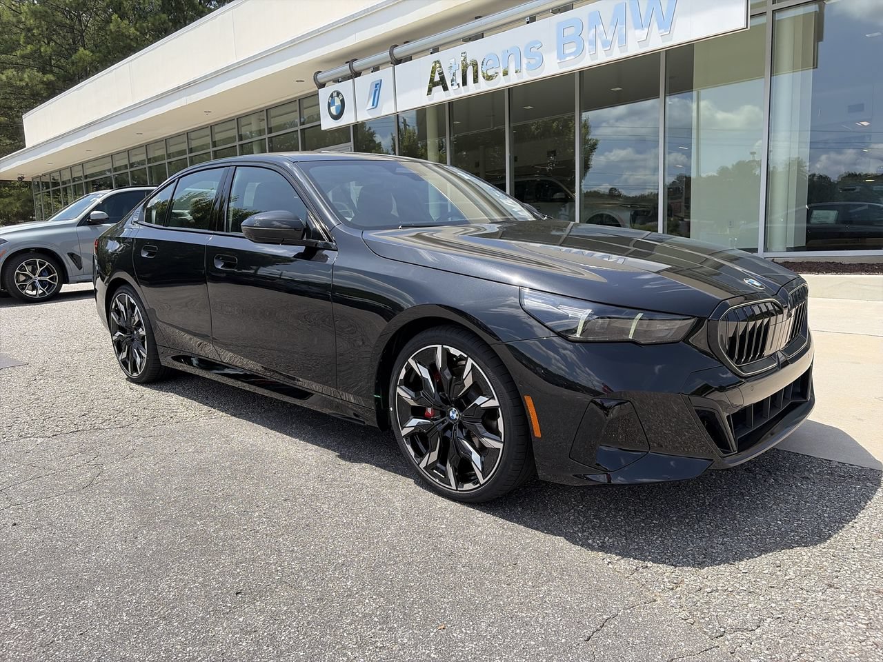 New 2027 Black Sapphire Metallic BMW 530i image 2