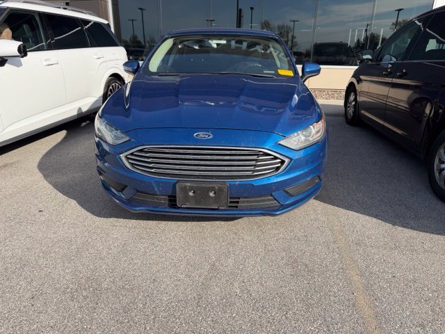 Used 2018 Lightning Blue Ford SE image 3