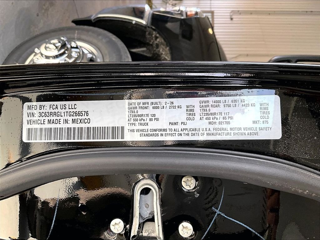 New 2026 Diamond Black Crystal Pearl-Coat Exterior Paint RAM Tradesman image 17