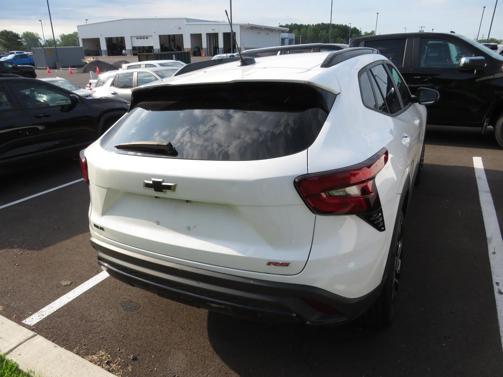 Used 2025 Summit White Chevrolet 2RS image 15