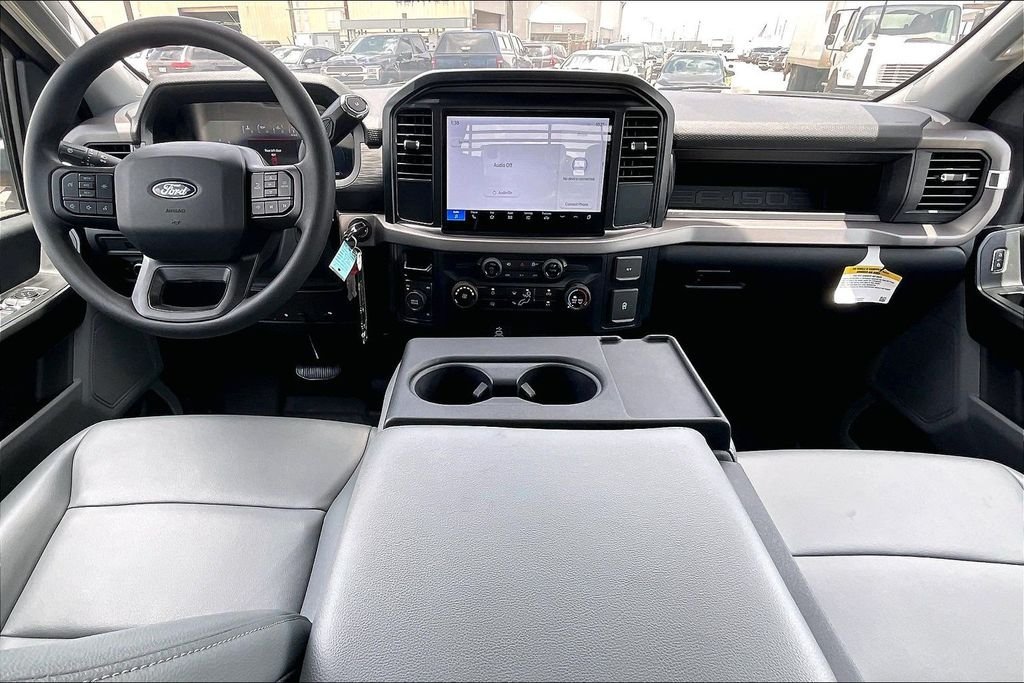 New 2025 Oxford White Ford XL image 4