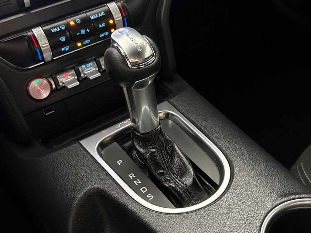 2022 Ford Mustang EcoBoost - Photo 17
