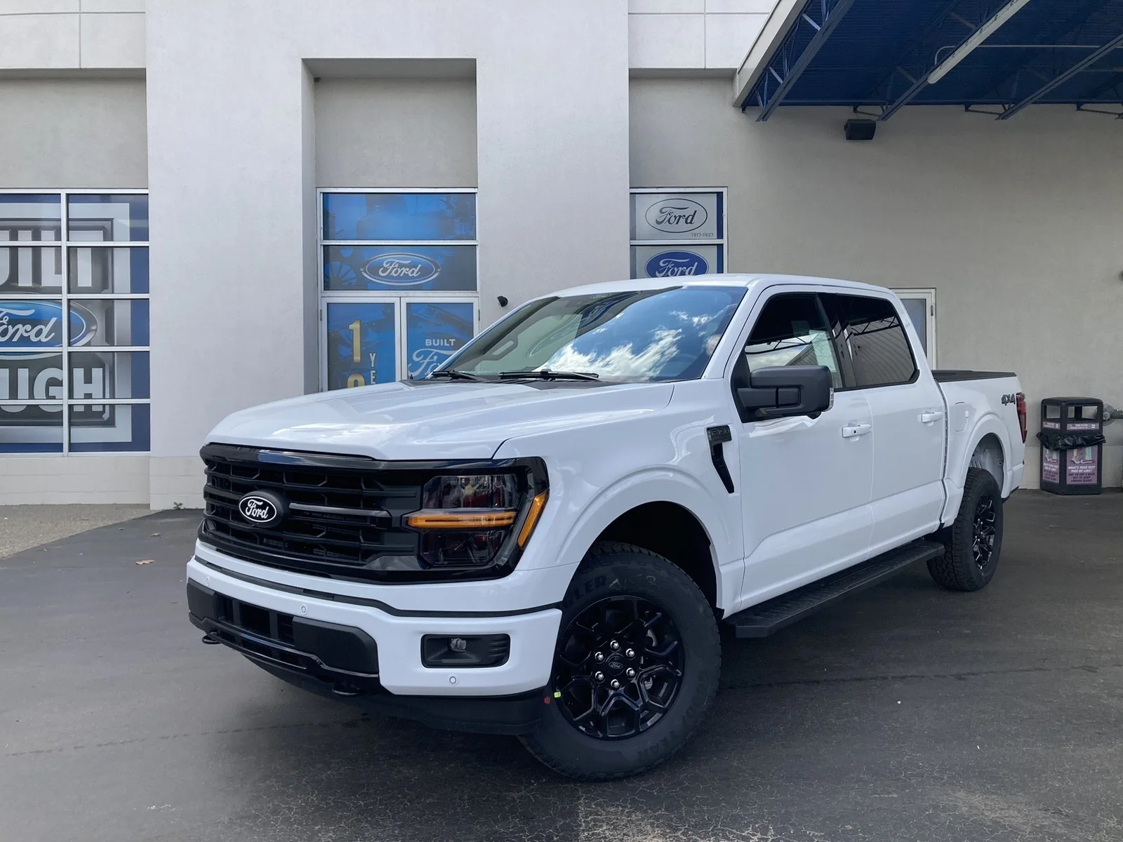 New 2026 Oxford White Ford XLT image 2