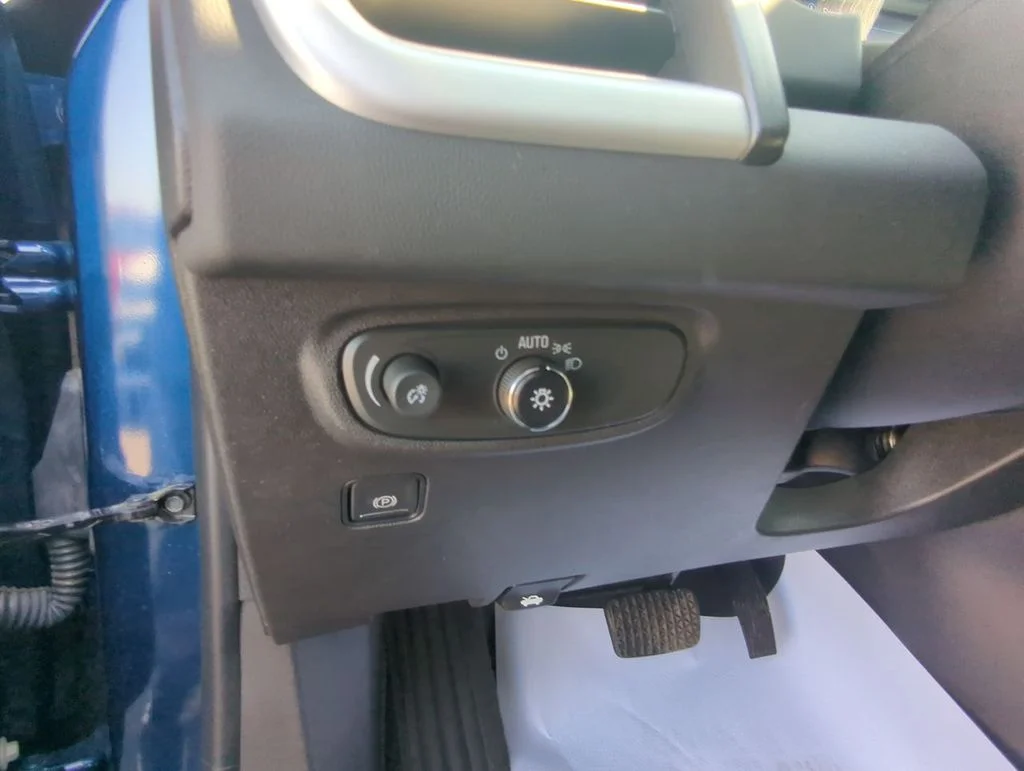 Used 2023 Blue GMC SLE image 14
