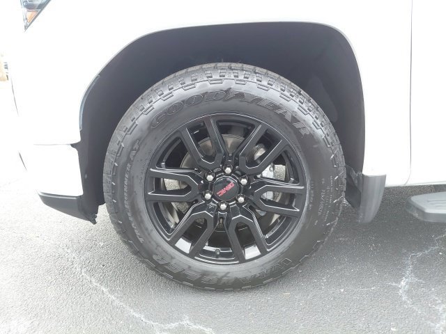 Used 2024 Summit White GMC Elevation image 9
