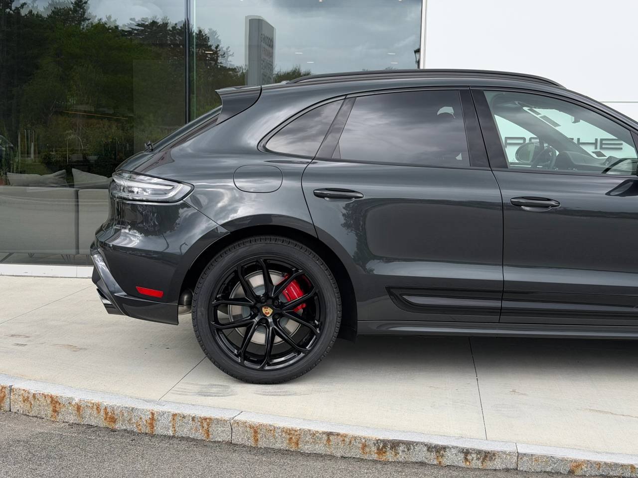 2026 Porsche Macan GTS - Photo 9