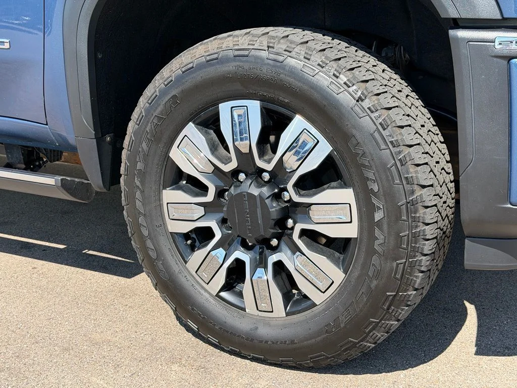 Used 2024 Blue GMC Denali image 27